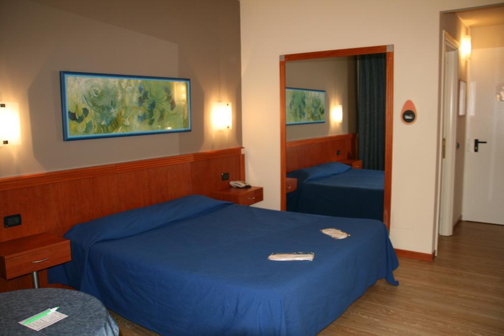 Hotel Motel Fiore Fiorenzuola dʼArda Exterior foto