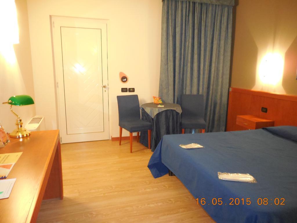 Hotel Motel Fiore Fiorenzuola dʼArda Exterior foto