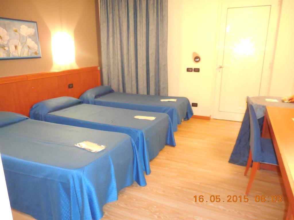 Hotel Motel Fiore Fiorenzuola dʼArda Exterior foto