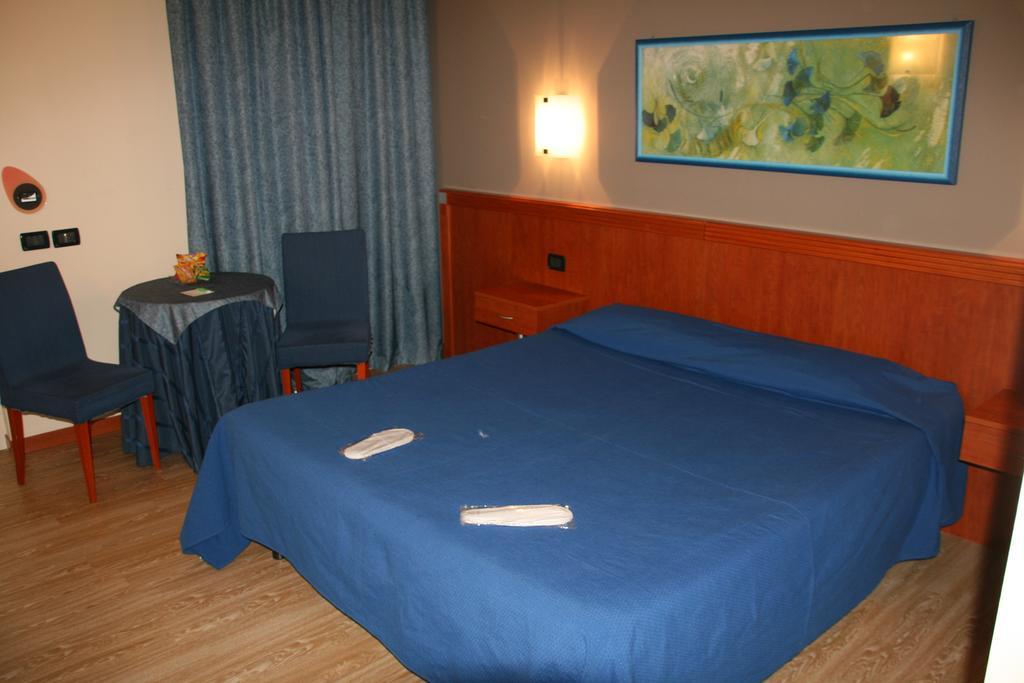 Hotel Motel Fiore Fiorenzuola dʼArda Exterior foto