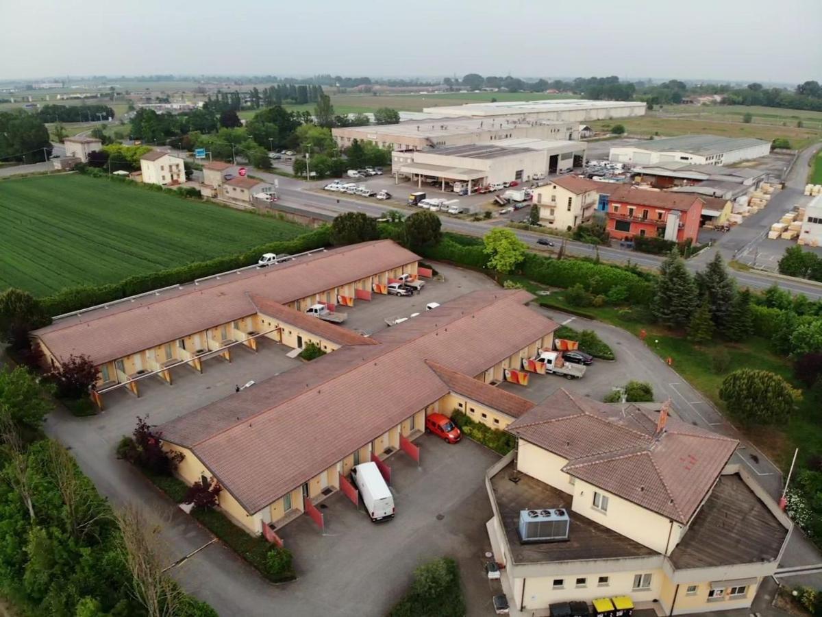 Hotel Motel Fiore Fiorenzuola dʼArda Exterior foto